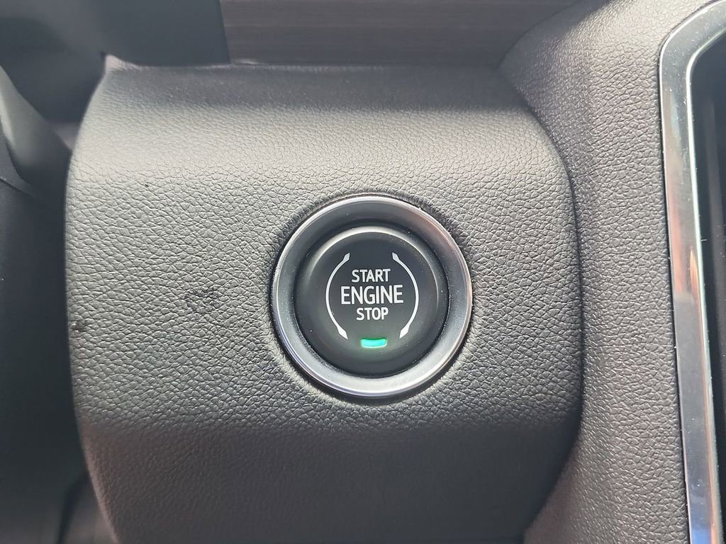 Used 2024 GMC Acadia Denali w/ Super Cruise Package FWD image 17