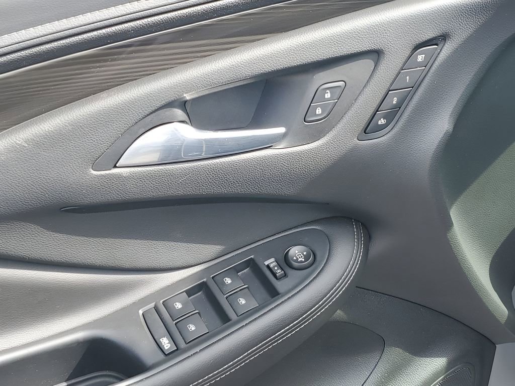 Used 2020 Buick Envision Essence image 46