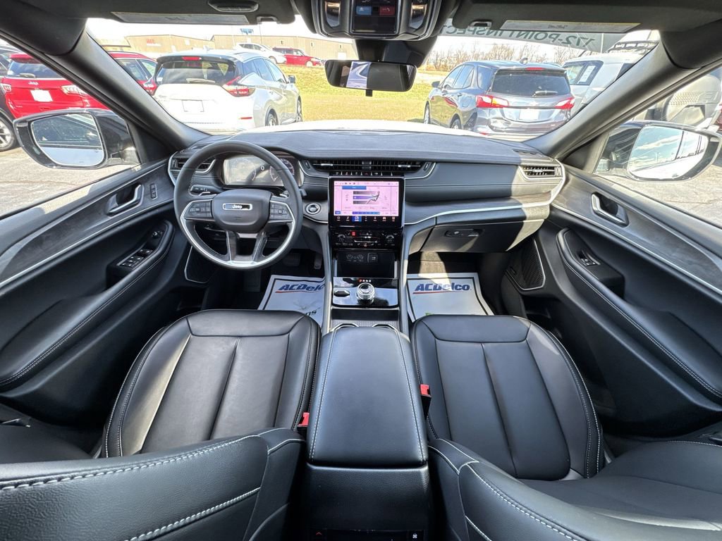Used 2025 Jeep Grand Cherokee L Limited w/ Black Appearance Package image 21