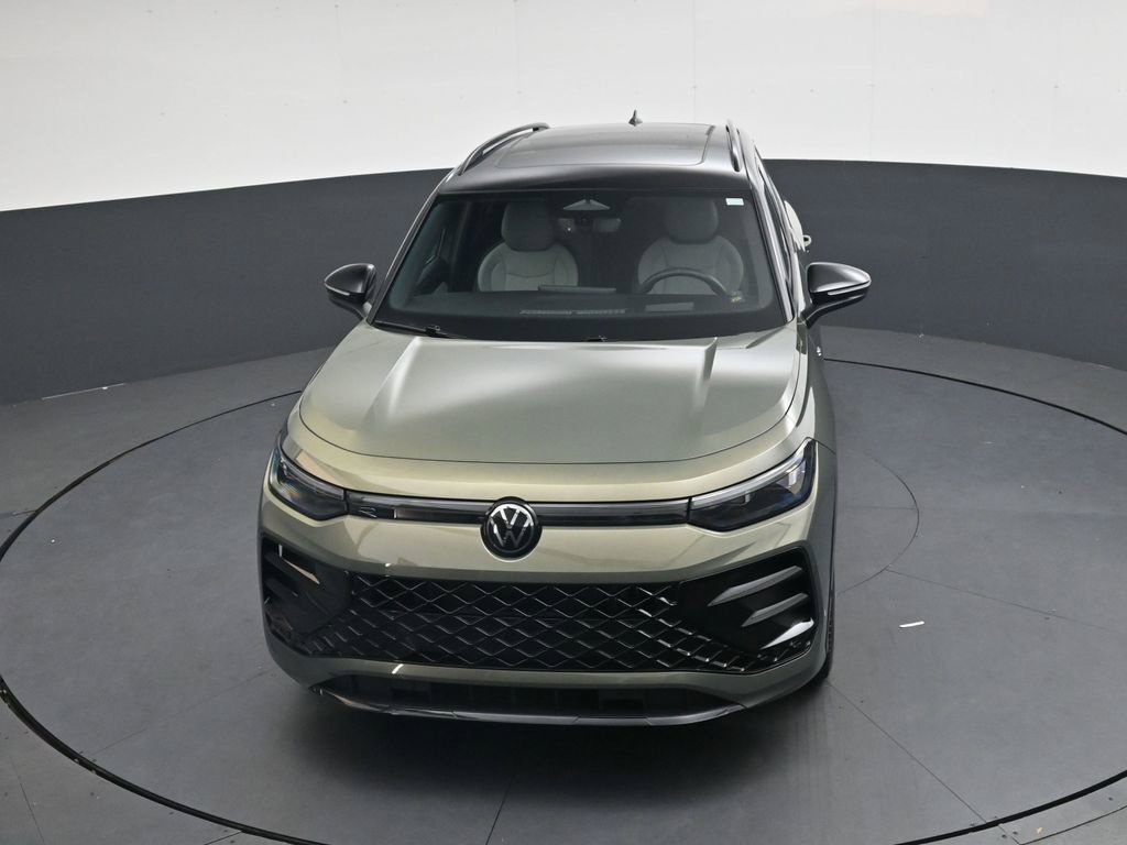 Used 2025 Volkswagen Tiguan SE R-Line AWD/4WD image 32