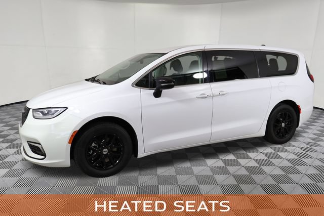 Used 2024 Chrysler Pacifica Touring-L FWD image 10