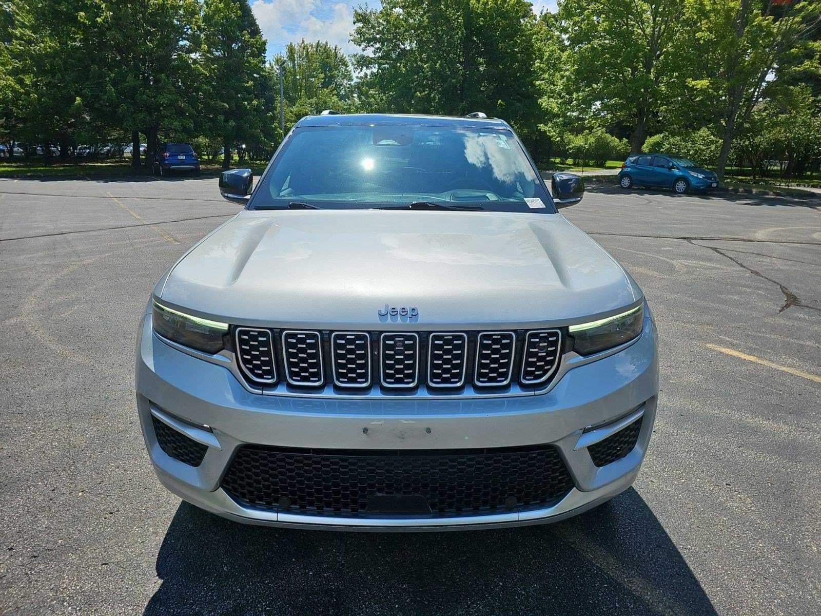 Used 2022 Jeep Grand Cherokee Summit AWD/4WD image 9