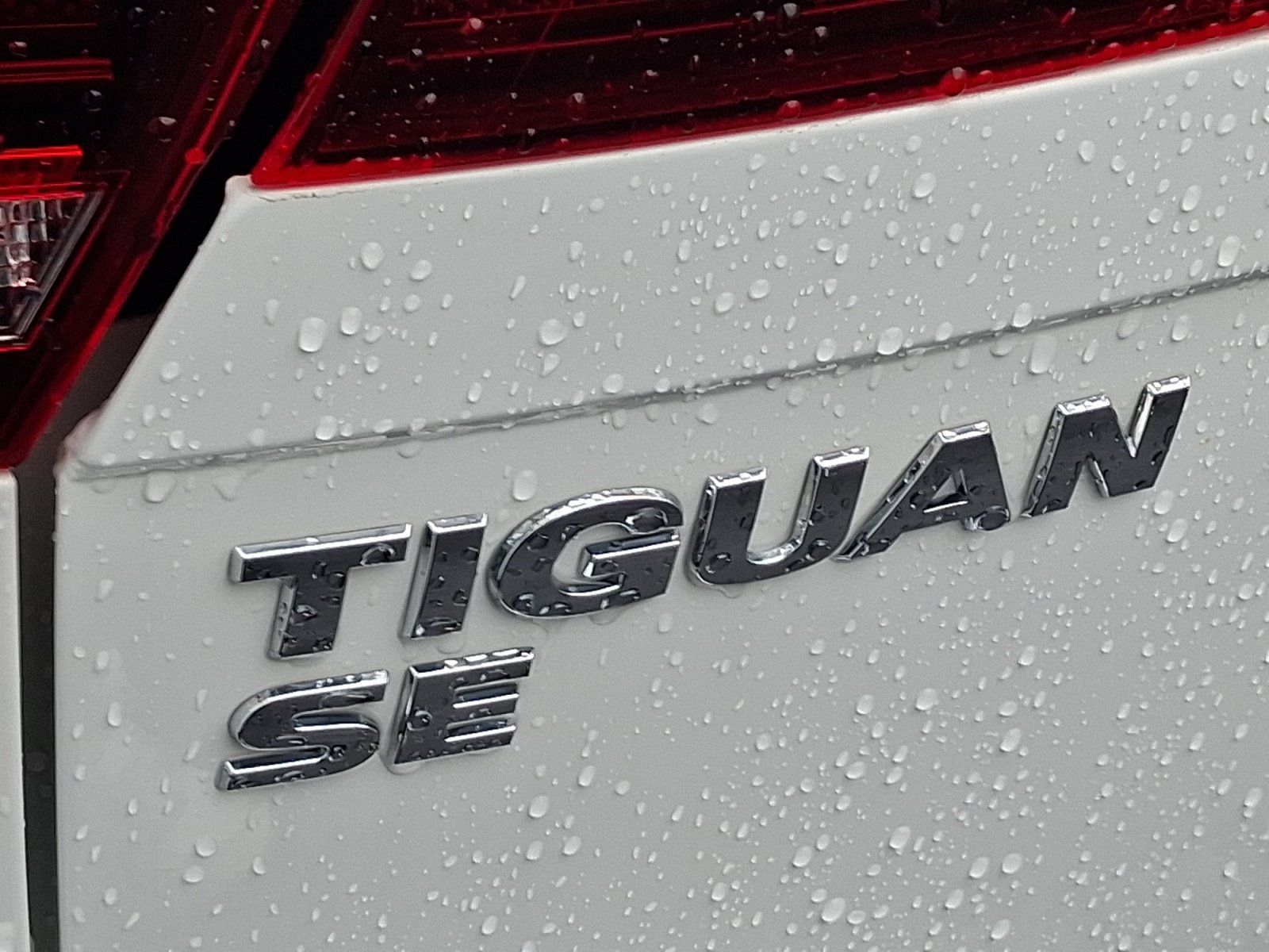 Used 2018 Volkswagen Tiguan SE w/ Front Fog Lights Package AWD/4WD image 23