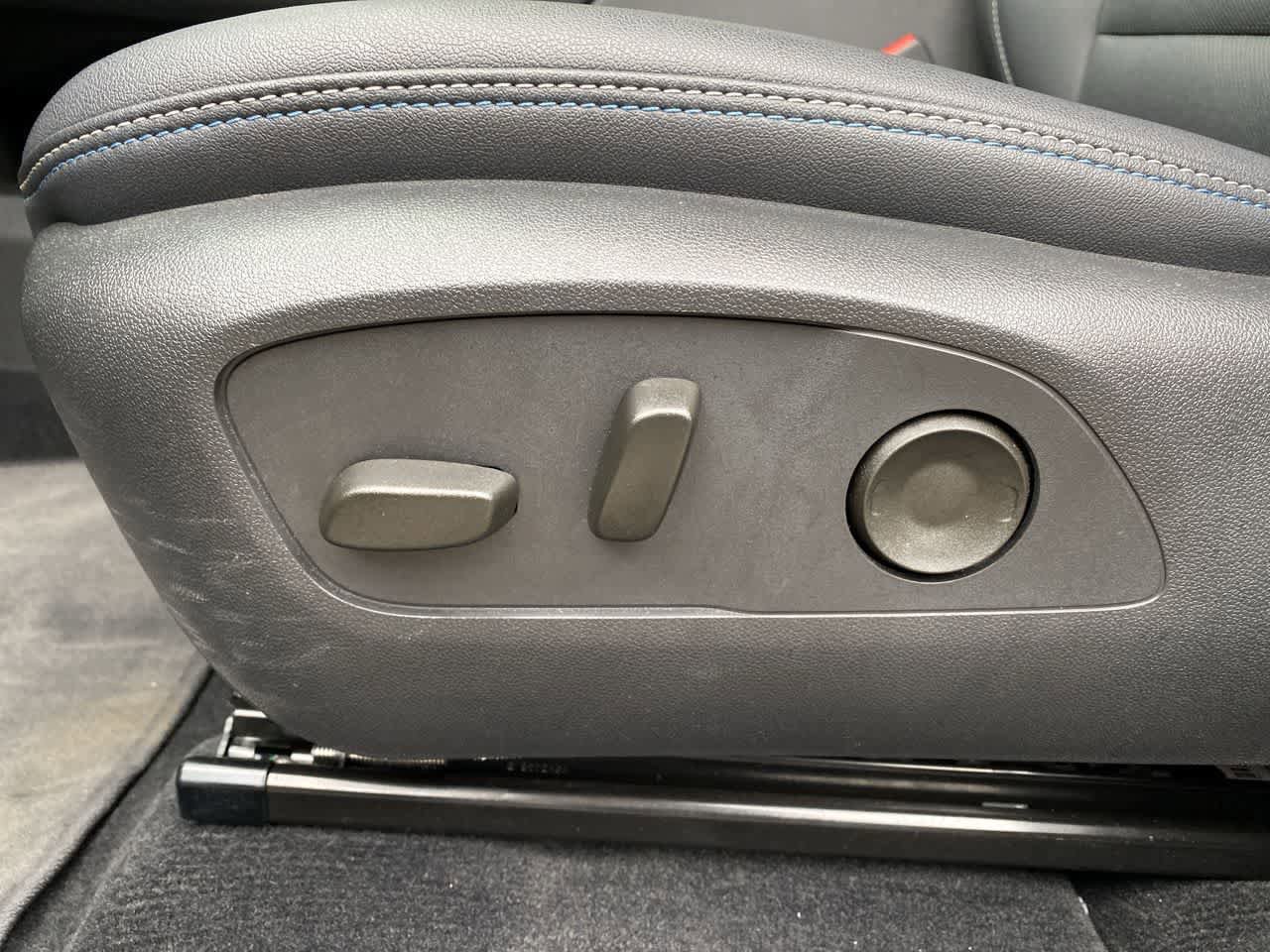 Used 2025 Chevrolet Equinox EV LT w/ Convenience Package FWD image 14