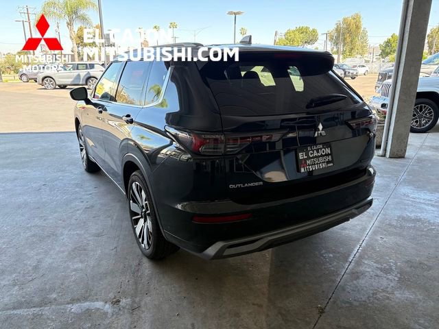 Used 2025 Mitsubishi Outlander AWD image 5