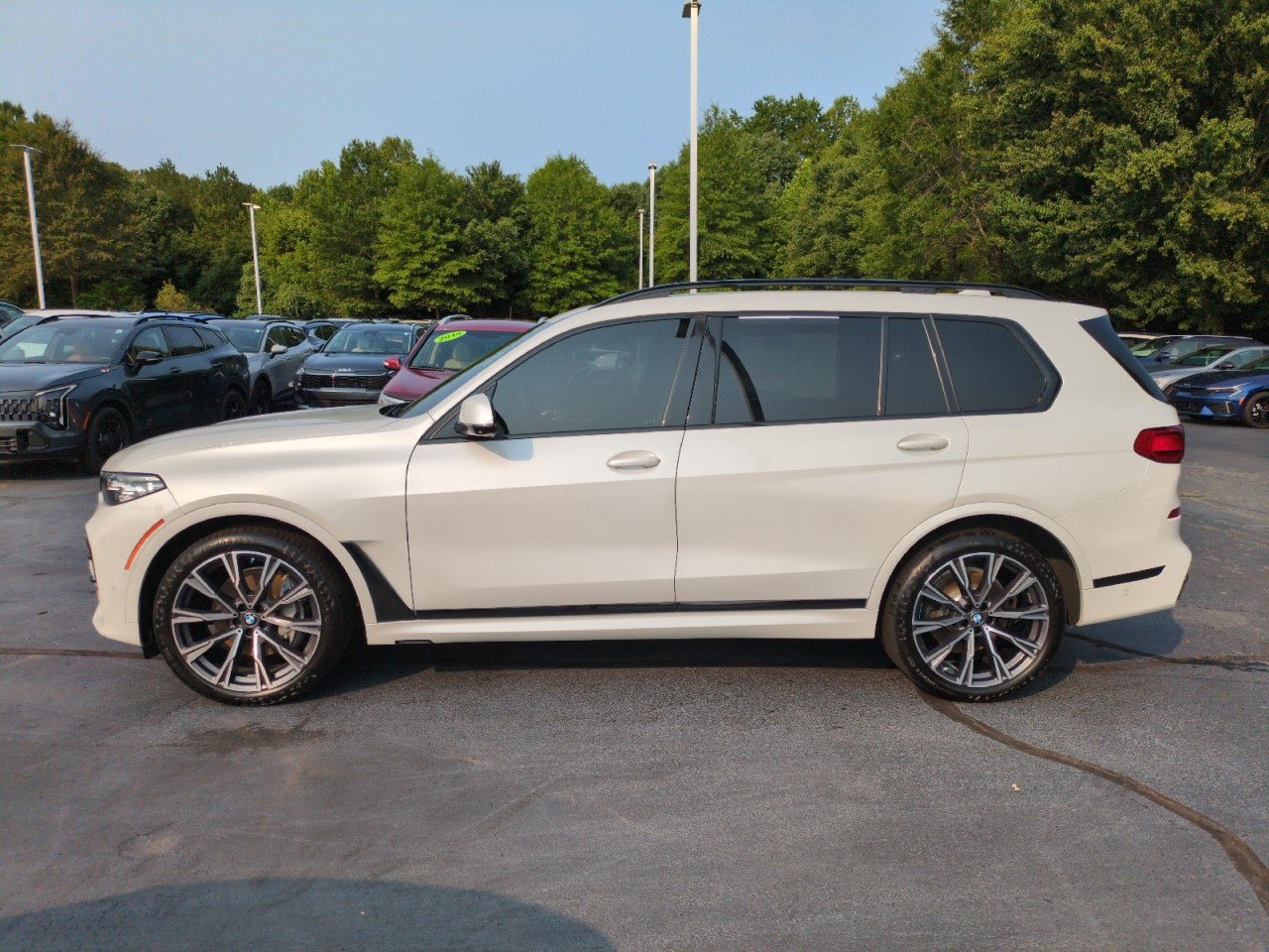 Used 2019 BMW X7 xDrive50i w/ M Sport Package AWD/4WD image 4