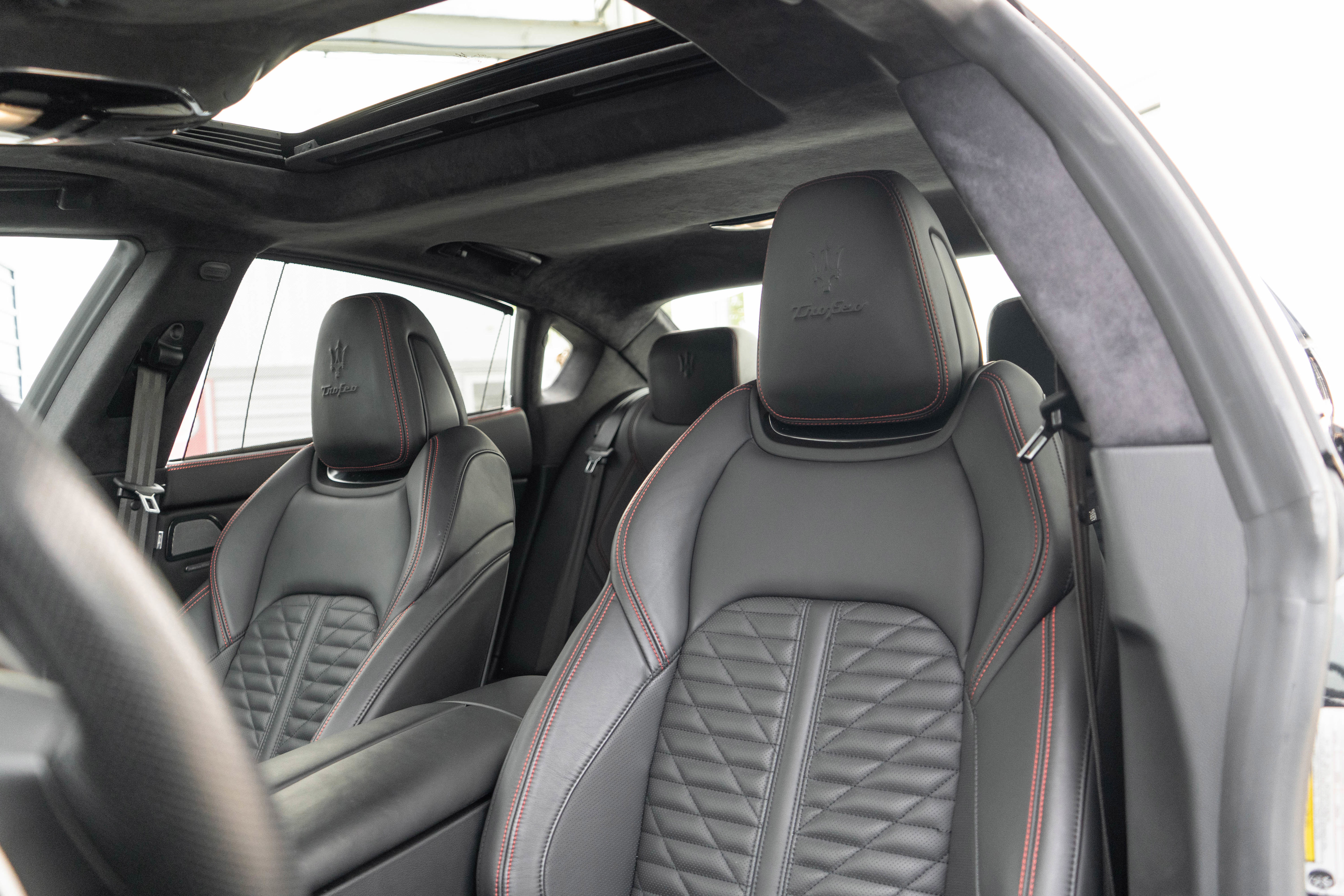 Used 2021 Maserati Quattroporte Trofeo image 9