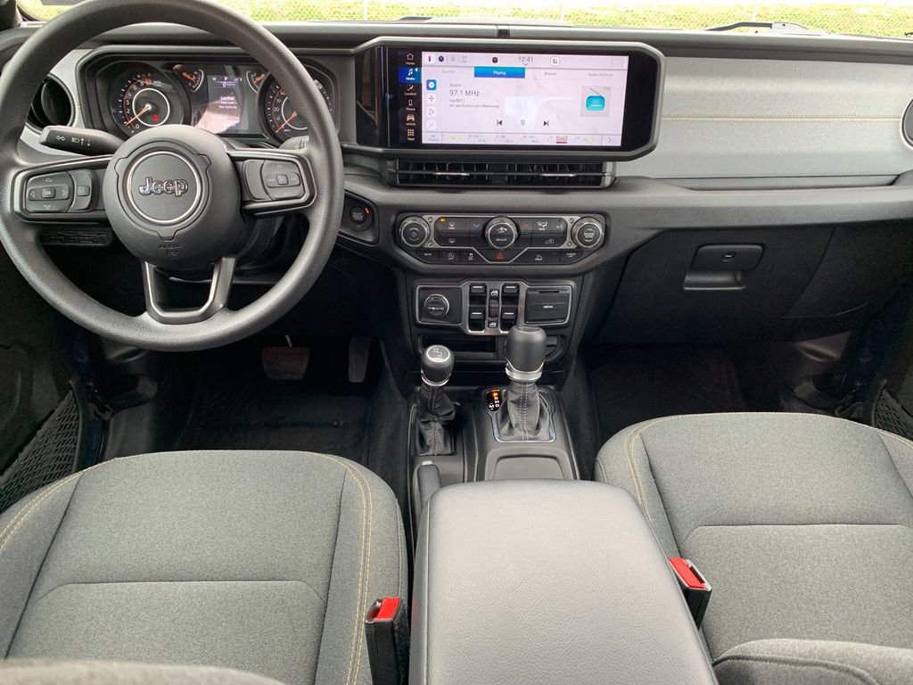 Used 2025 Jeep Gladiator Sport image 16