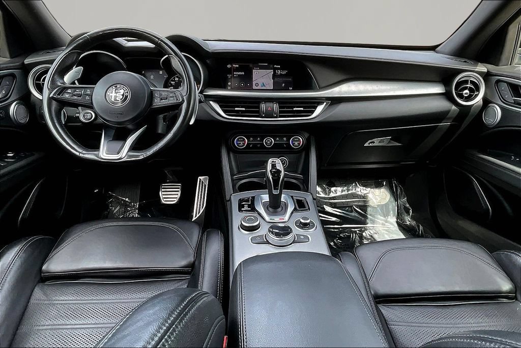 Used 2023 Alfa Romeo Stelvio Veloce AWD/4WD image 7