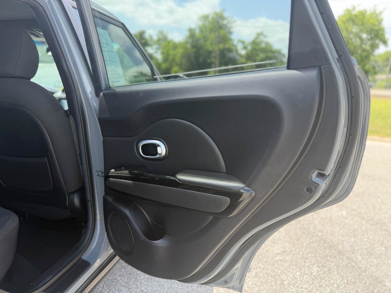 Used 2015 Kia Soul ! w/ Sun & Sound Package FWD image 15