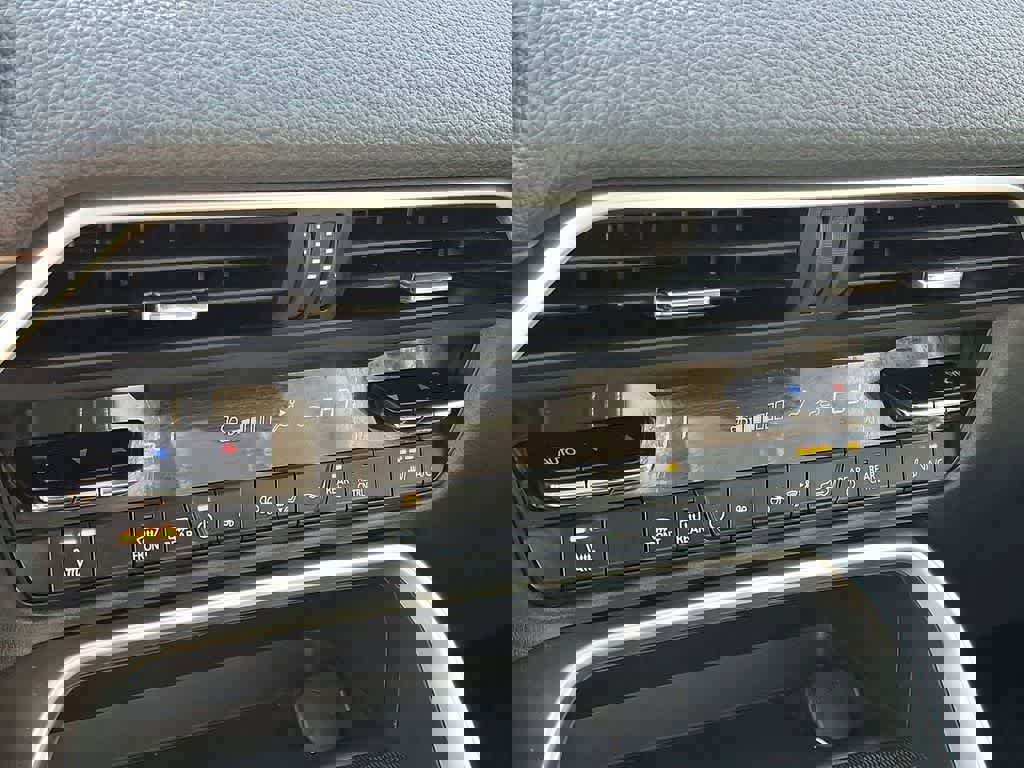 Used 2024 MAZDA CX-90 3.3 Turbo w/ Premium Package image 17