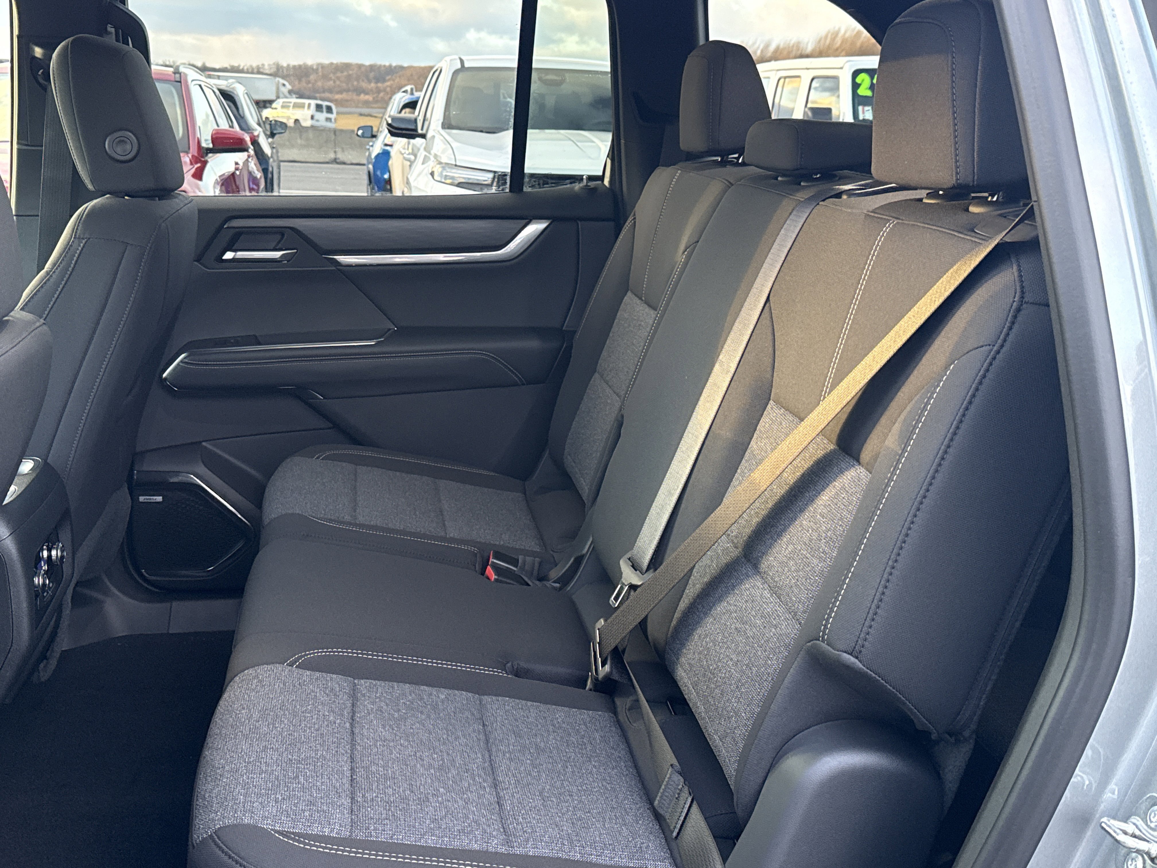 New 2026 GMC Acadia Elevation image 12