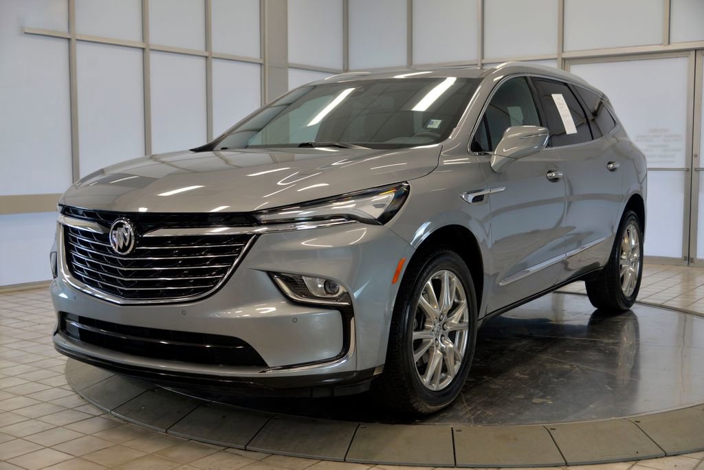 Used 2024 Buick Enclave Essence w/ Experience Buick Package image 4