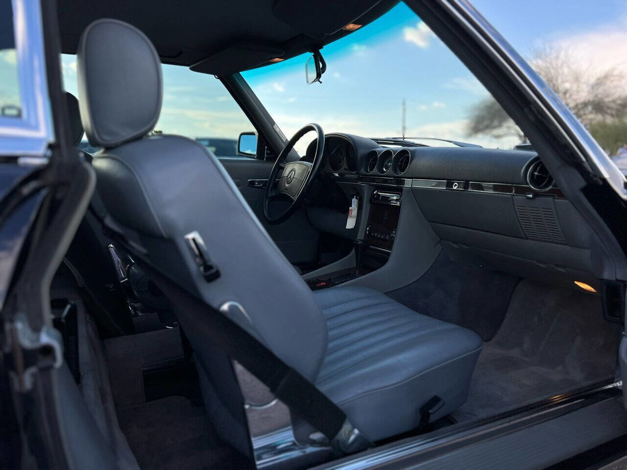 Used 1987 Mercedes-Benz 560 SL image 11