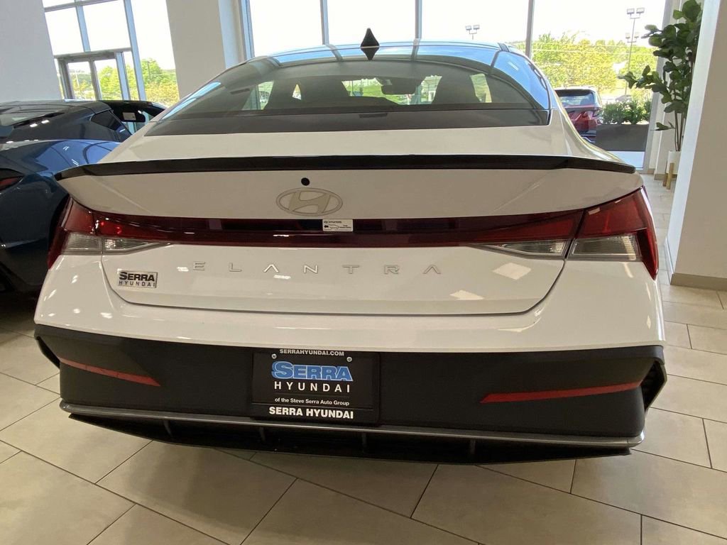 Certified 2025 Hyundai Elantra Sport image 3