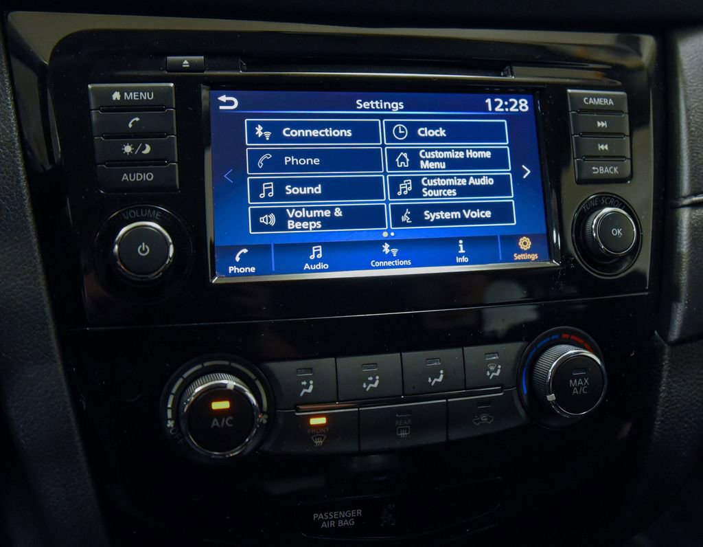 Used 2018 Nissan Rogue S image 18