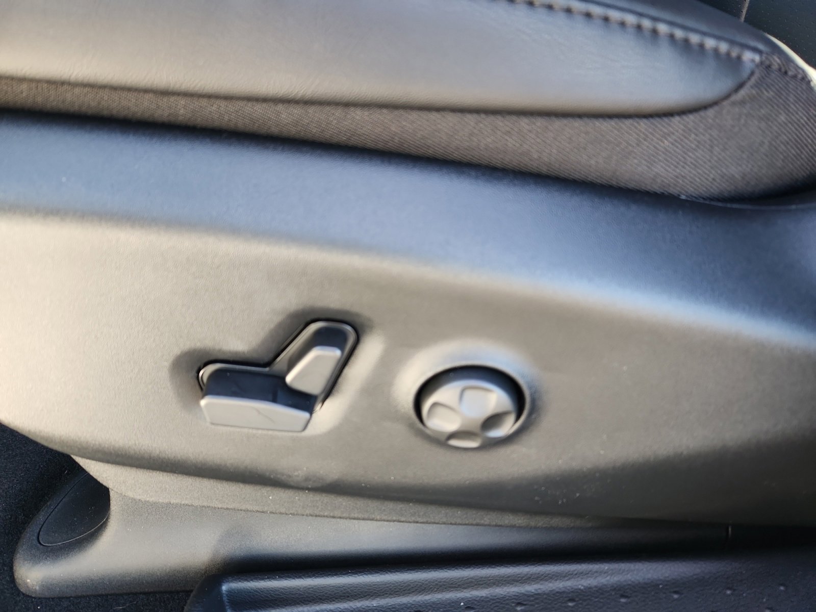 New 2026 Chrysler Pacifica Select w/ S Appearance Package AWD/4WD image 15