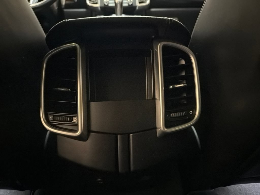 Used 2018 Porsche Cayenne Platinum Edition AWD/4WD image 35