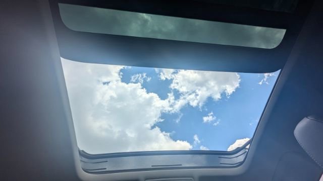 Used 2022 Volkswagen Taos SEL w/ Panoramic Sunroof Package image 41