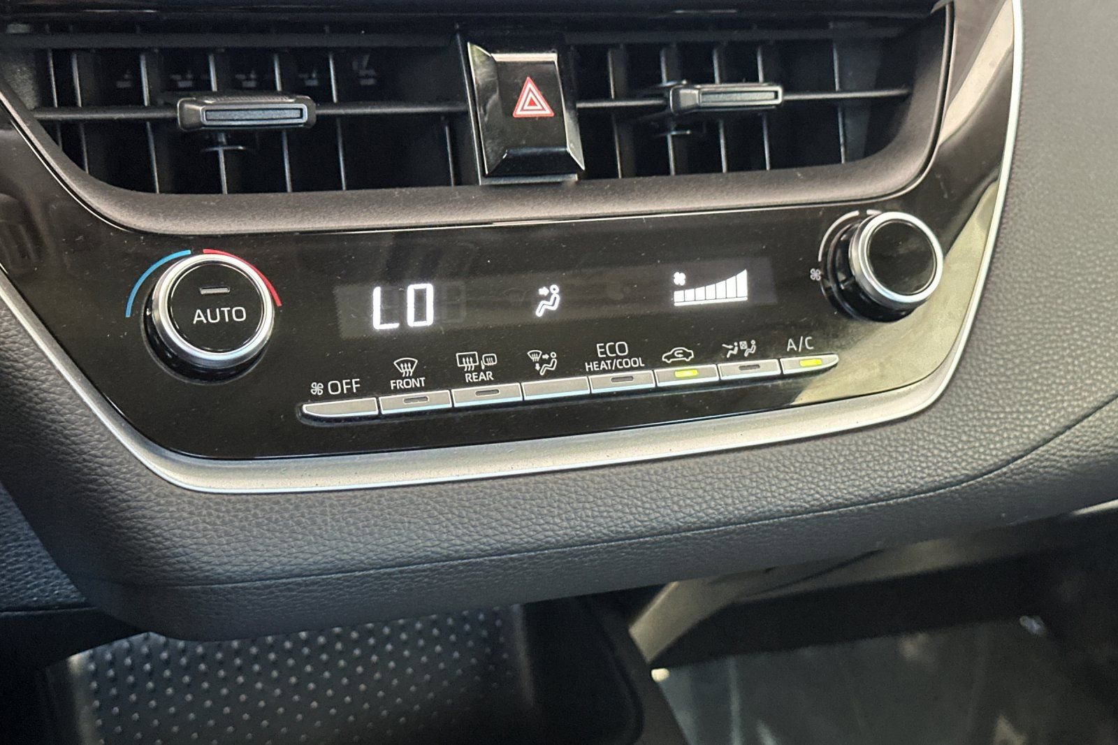 Used 2020 Toyota Corolla LE w/ Carpet Mat Package (TMS) image 20