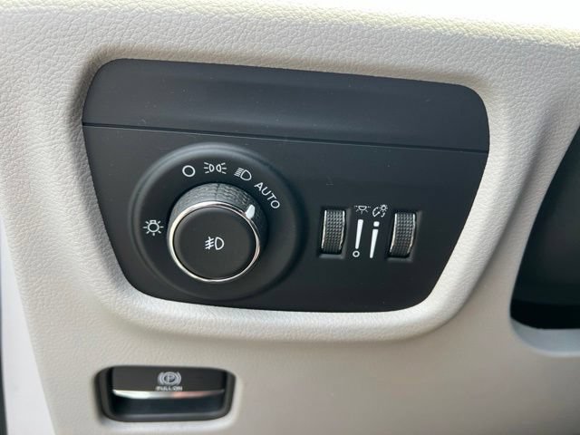 Used 2022 Jeep Grand Cherokee Overland AWD/4WD image 10