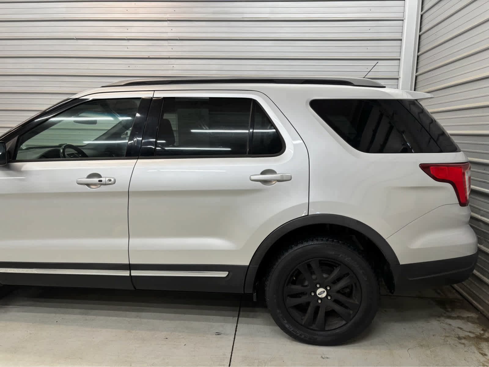 Used 2018 Ford Explorer XLT w/ Equipment Group 201A AWD/4WD image 5