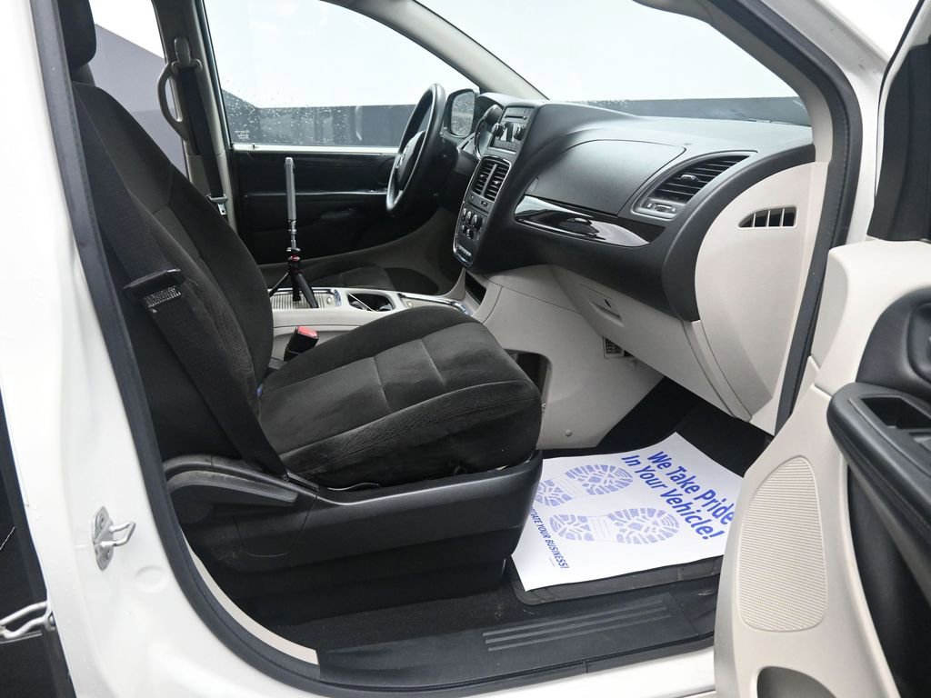 Used 2013 Dodge Grand Caravan SXT image 18