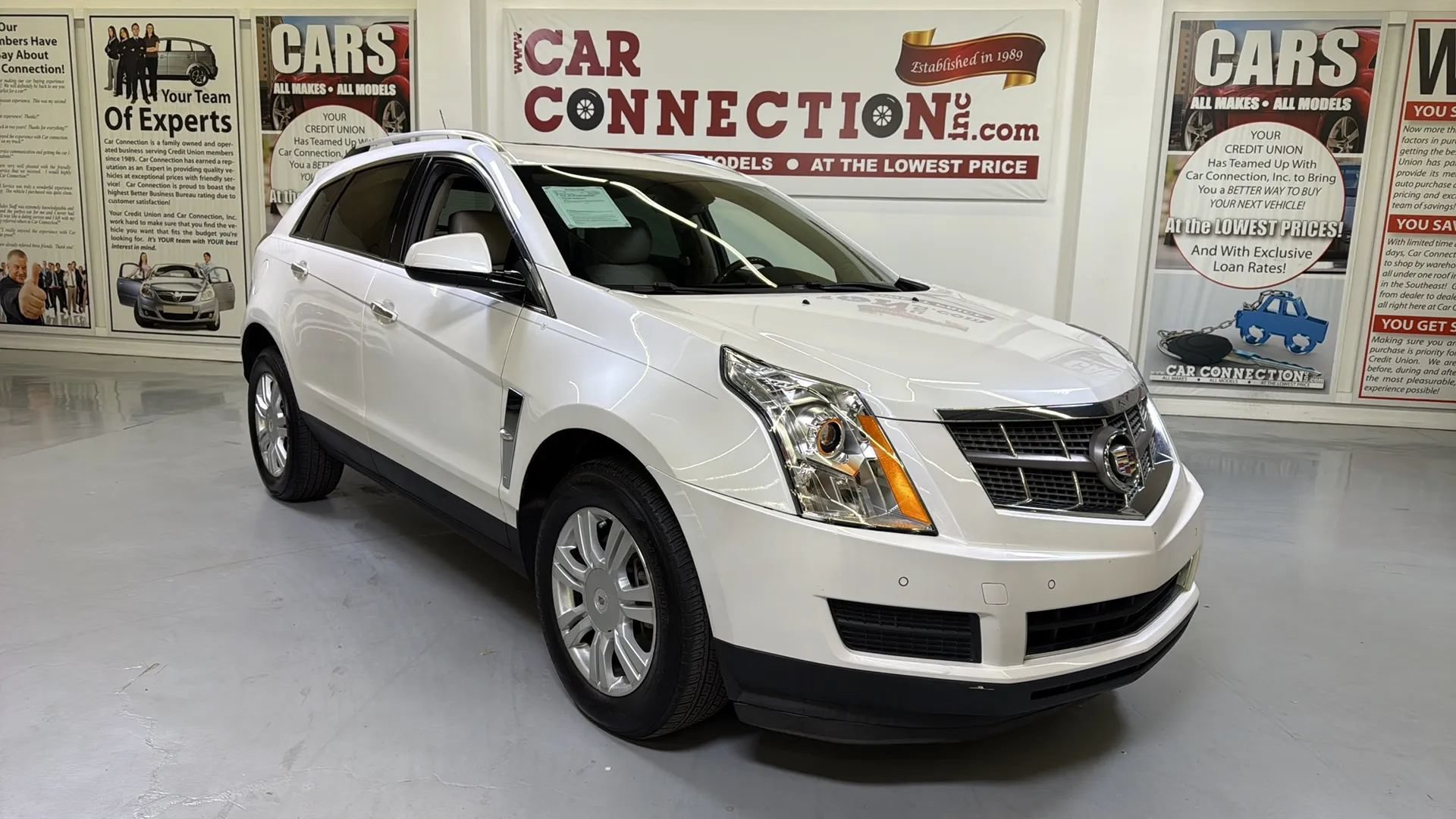 Used 2011 Cadillac SRX Luxury FWD image 3