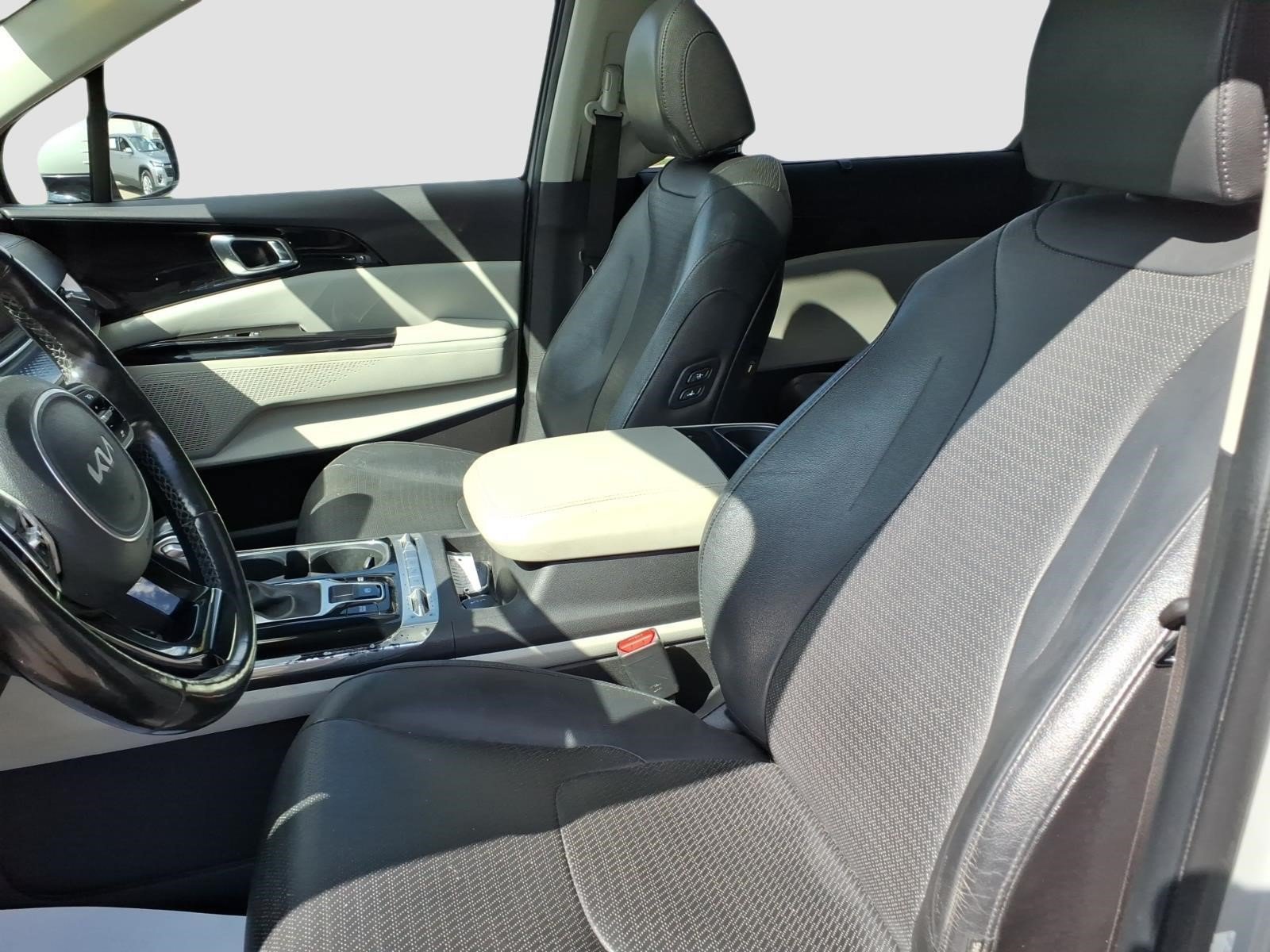 Used 2023 Kia Carnival SX Prestige FWD image 11