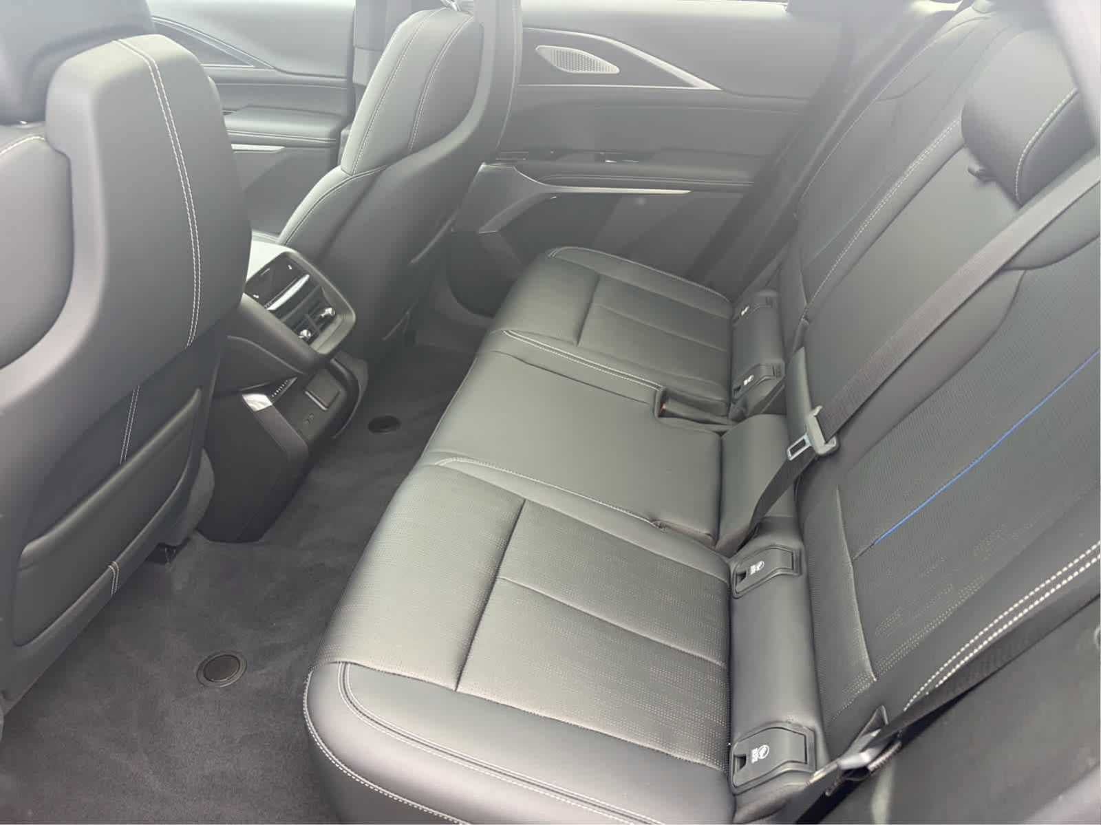 Used 2025 Cadillac Lyriq Luxury w/ LPO, Floor Liner Package AWD/4WD image 21