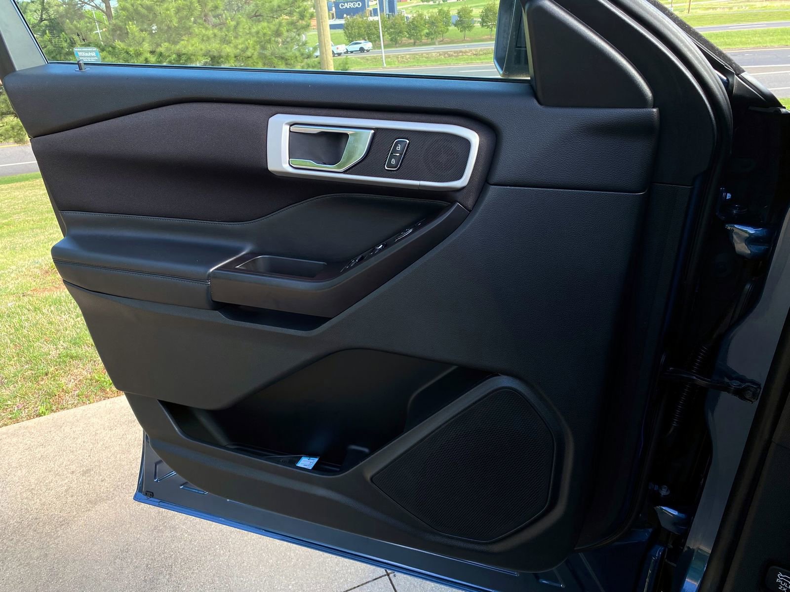 Used 2020 Ford Explorer XLT image 24