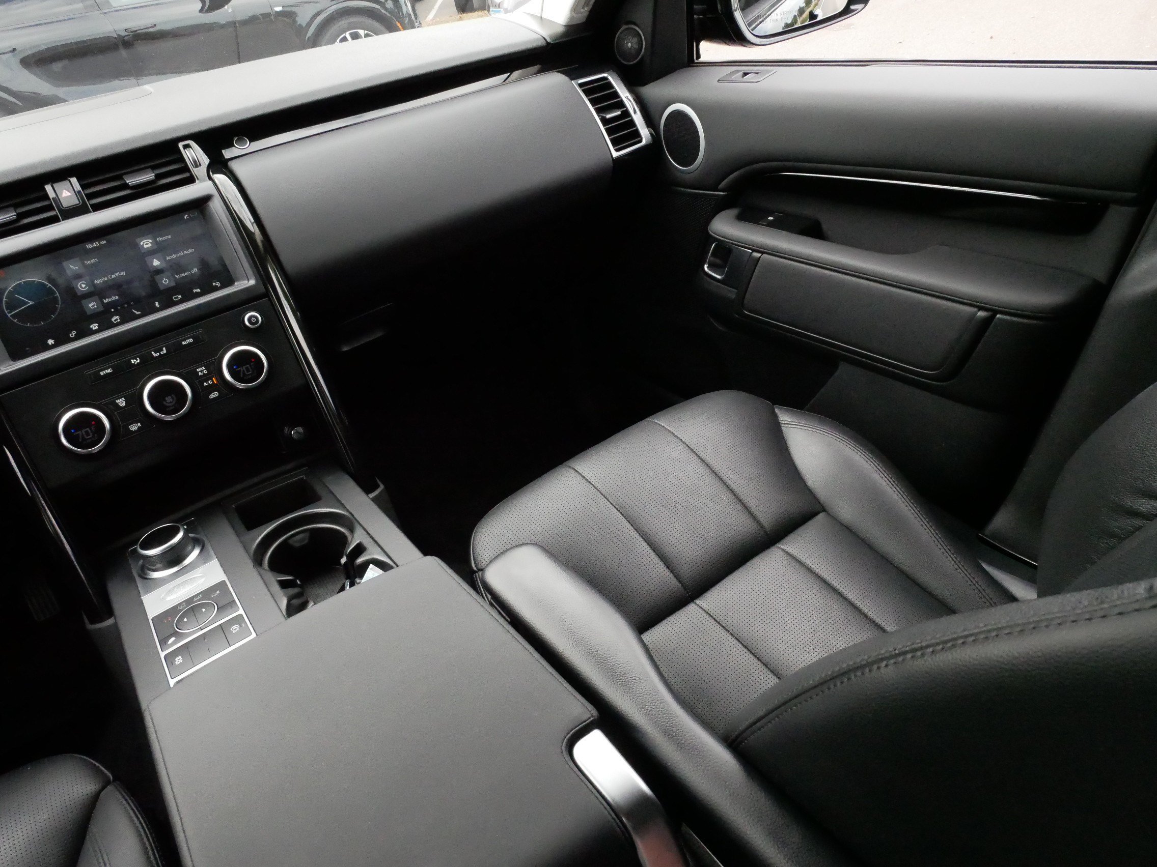 Used 2020 Land Rover Discovery SE AWD/4WD image 11