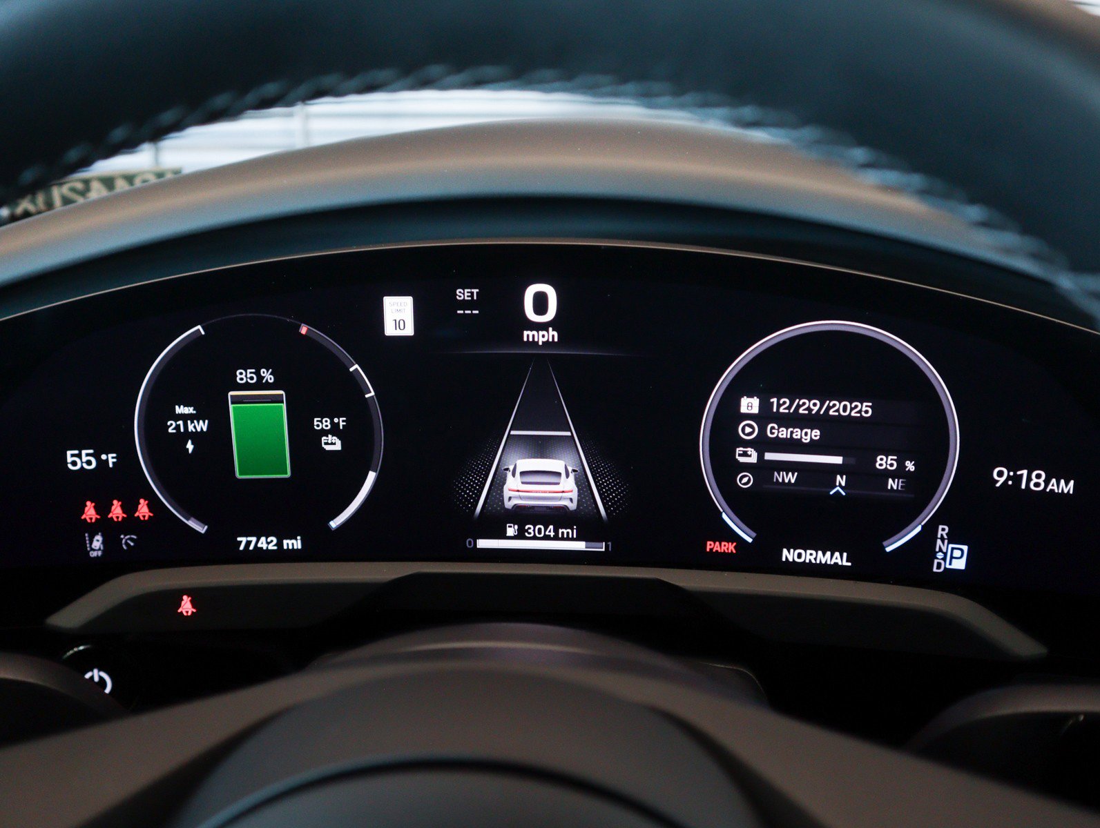 Used 2025 Porsche Taycan image 16