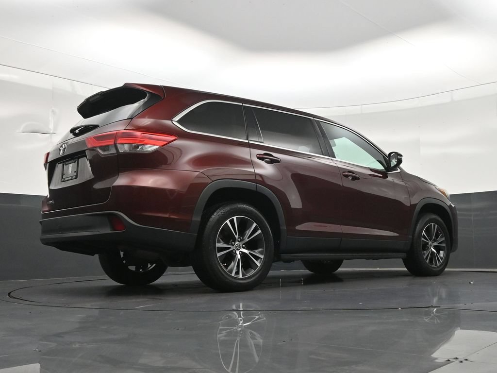 Used 2019 Toyota Highlander LE FWD image 28