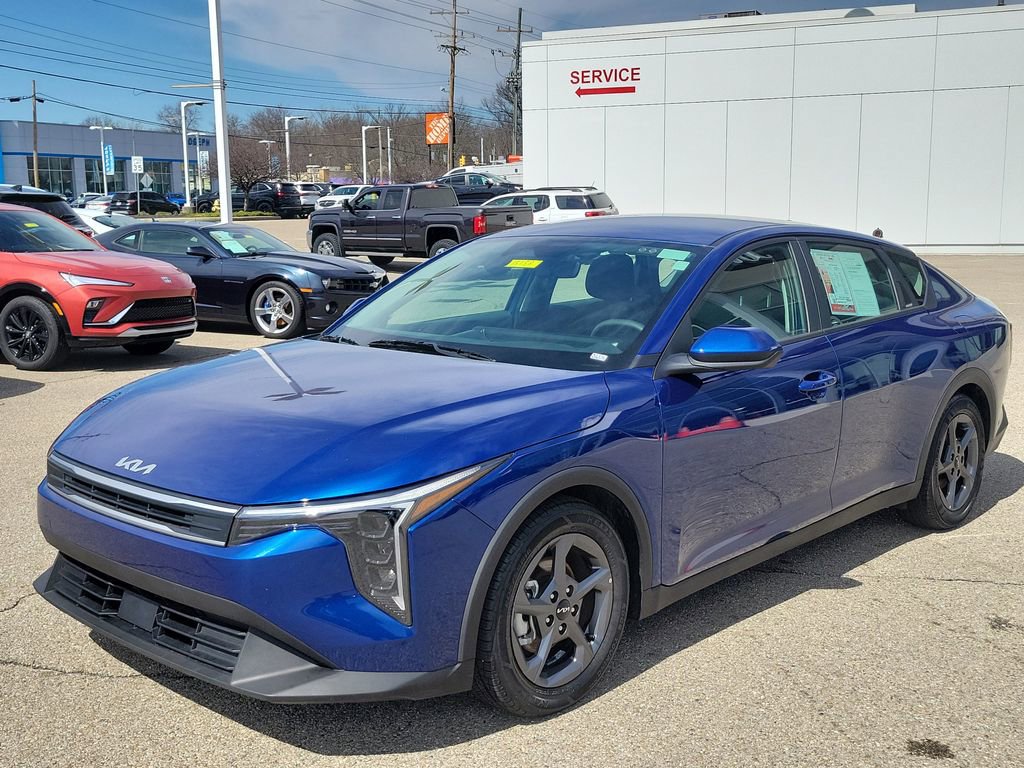 Used 2025 Kia K4 LXS image 2