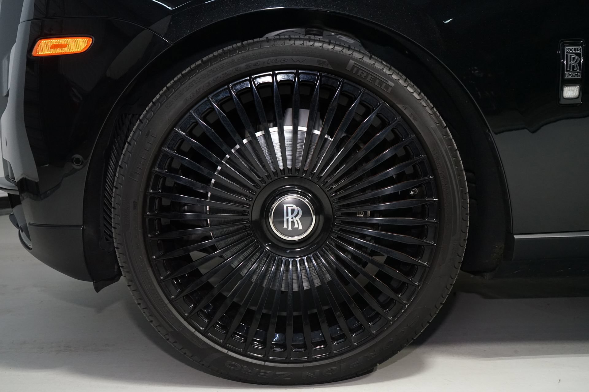 Used 2024 Rolls-Royce Cullinan AWD/4WD image 38