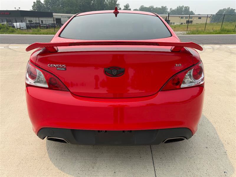 Used 2011 Hyundai Genesis 3.8 RWD image 4