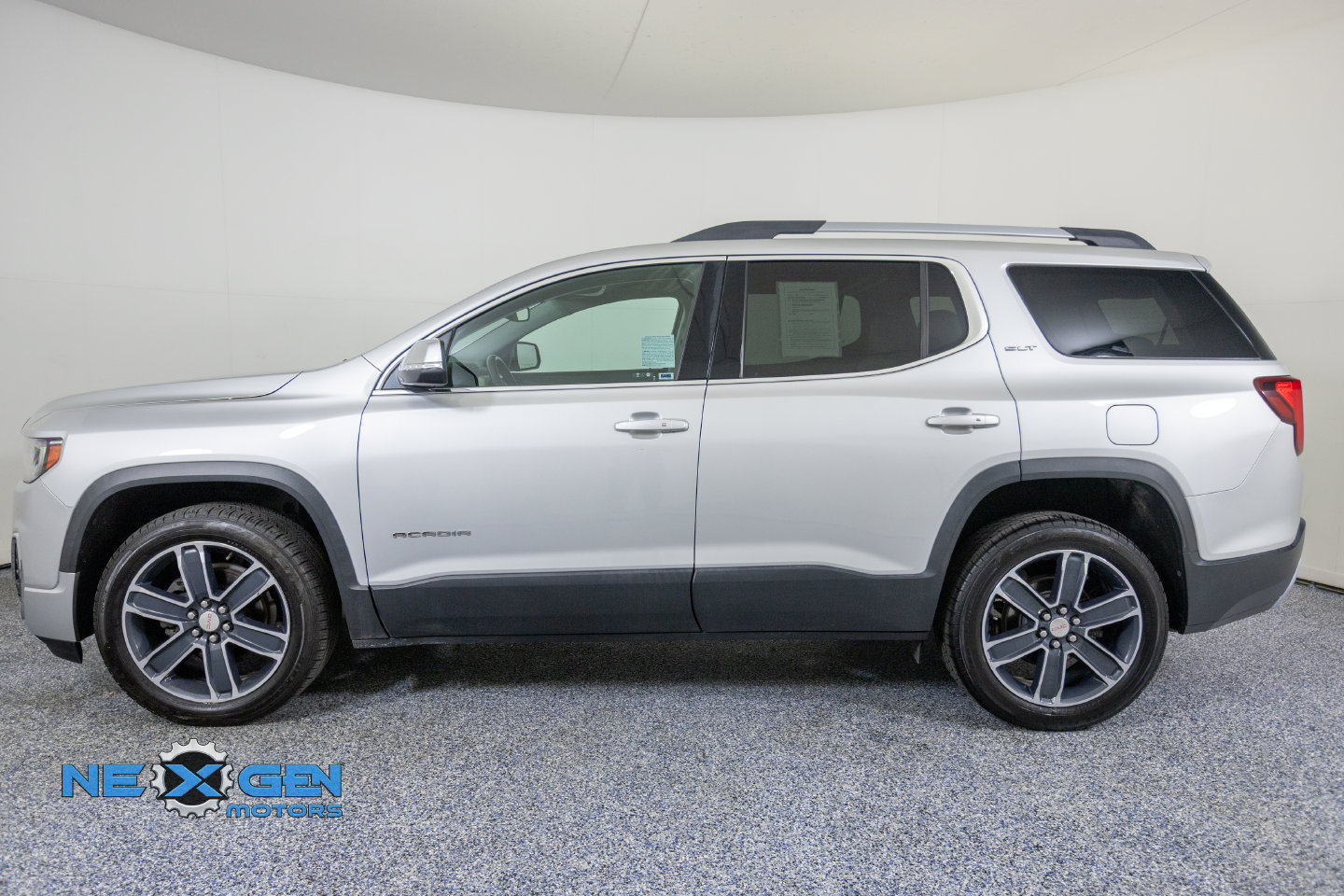 Used 2020 GMC Acadia SLT w/ LPO, Cargo Package AWD/4WD image 5