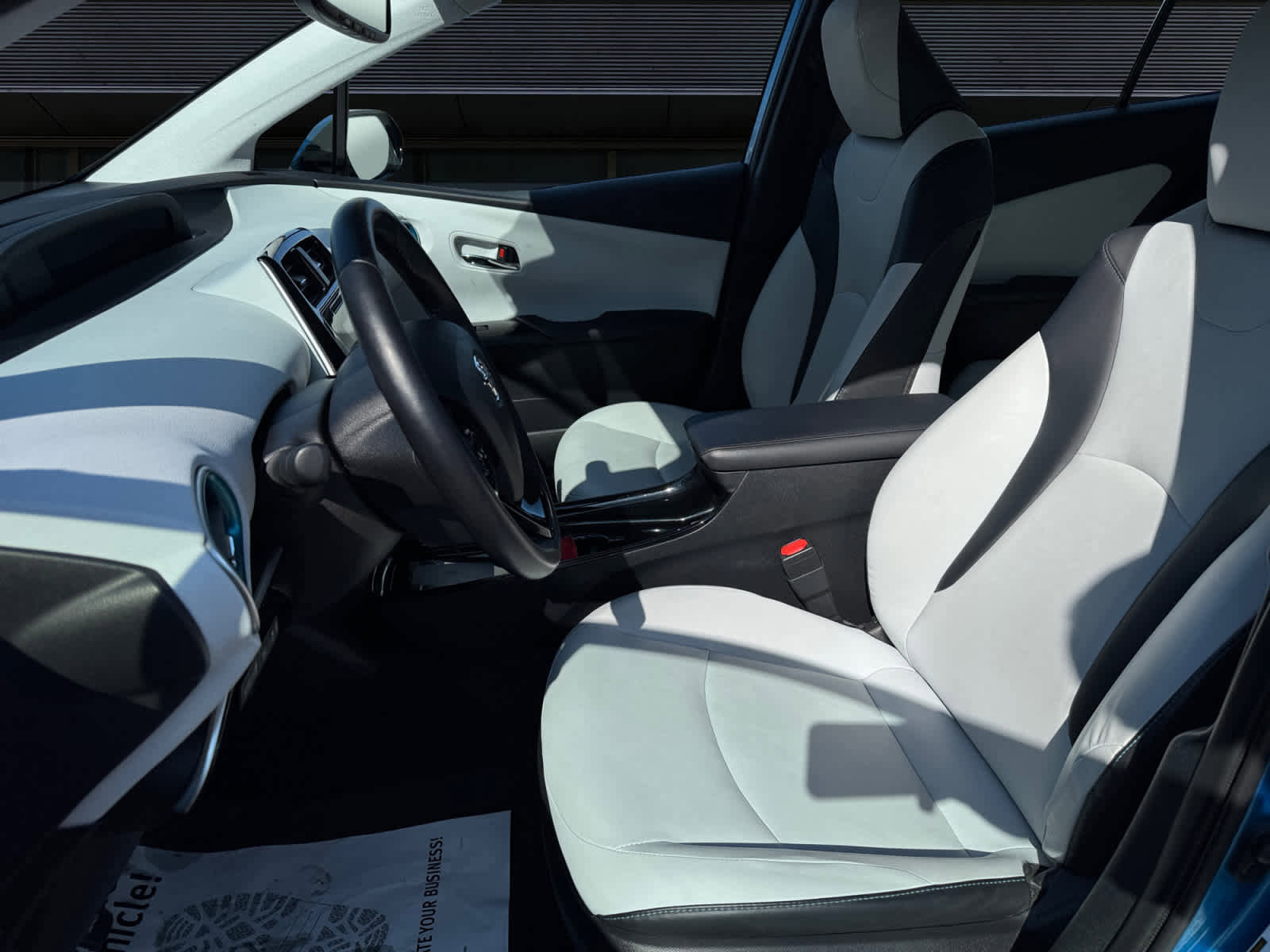 Used 2019 Toyota Prius XLE image 2