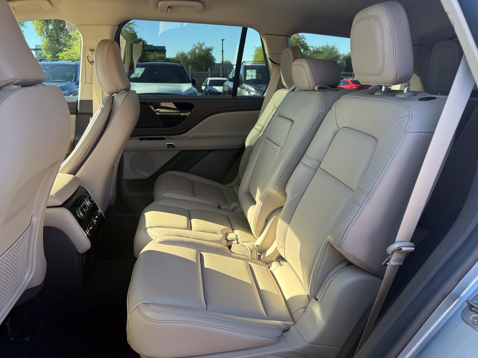 Used 2024 Lincoln Aviator 2WD image 10