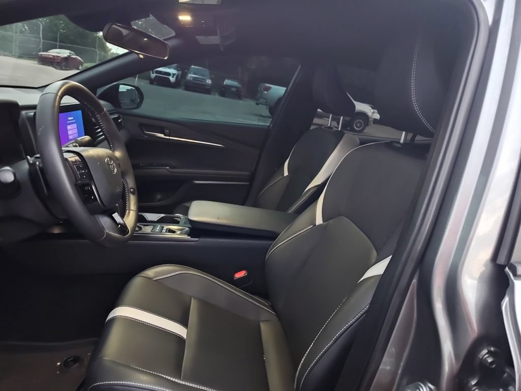 Used 2025 Toyota Camry SE FWD image 6