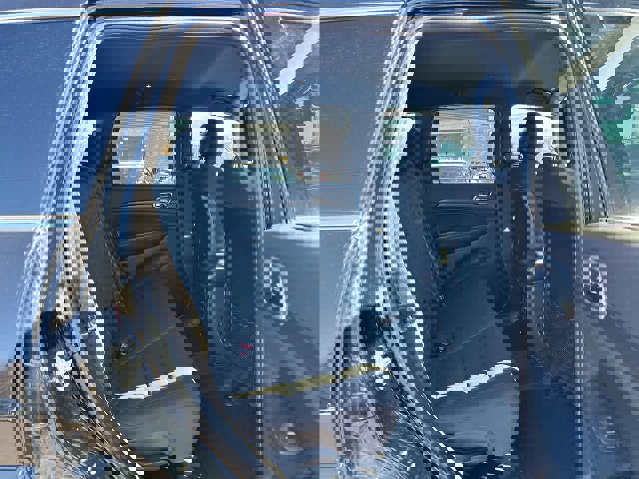 Used 2018 Jeep Grand Cherokee Laredo image 25