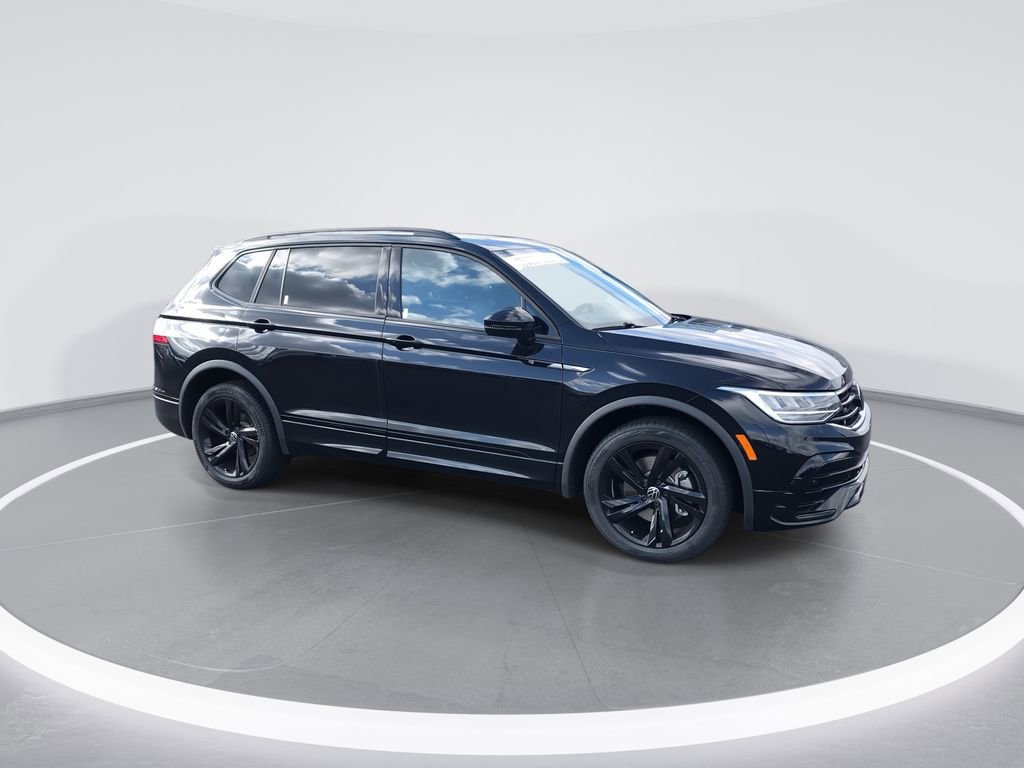 Used 2023 Volkswagen Tiguan SE R-Line image 2