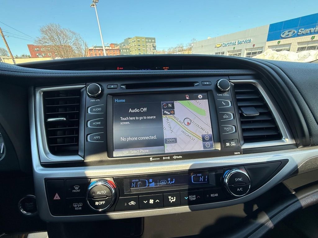 Used 2018 Toyota Highlander SE image 22