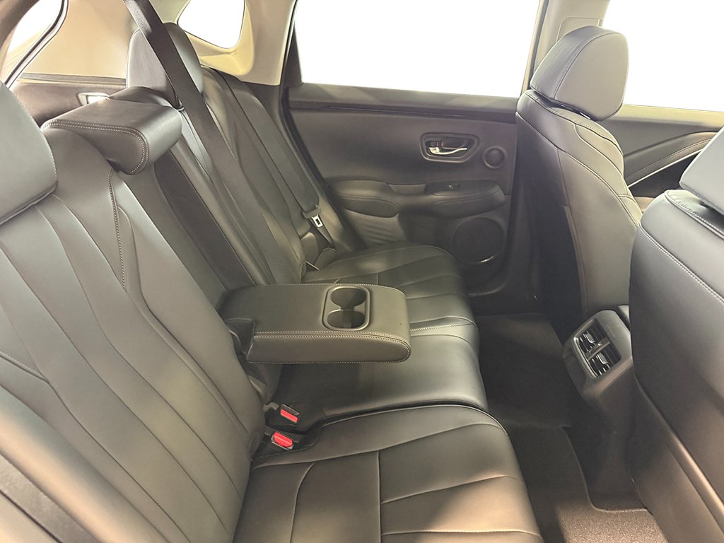 Used 2025 Acura ADX AWD image 37
