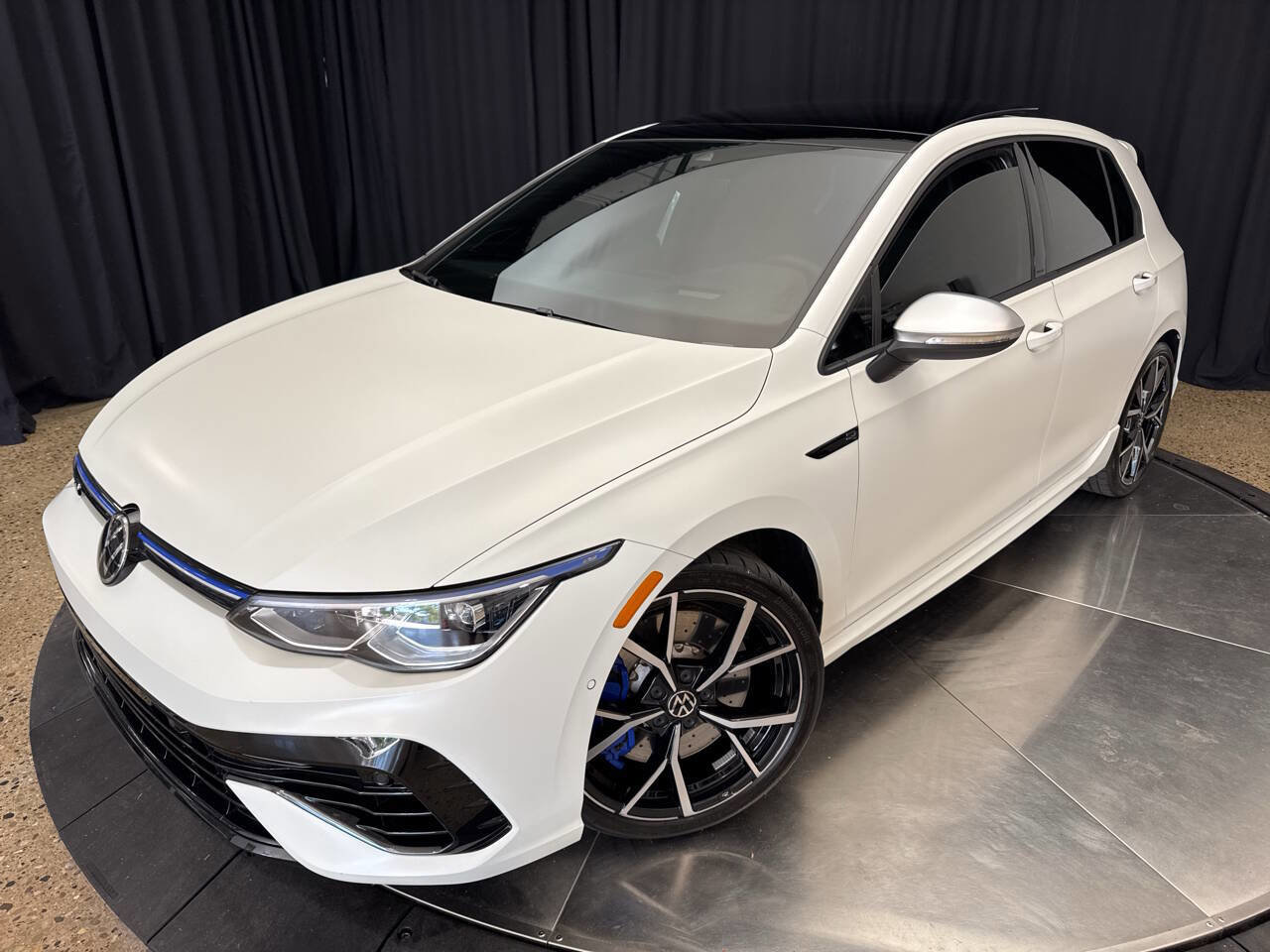 Used 2024 Volkswagen Golf R image 2