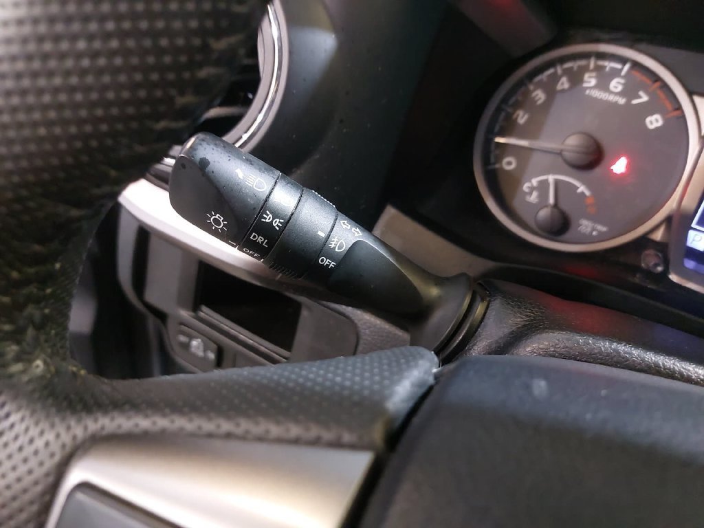 Used 2018 Toyota Tacoma SR5 RWD image 25