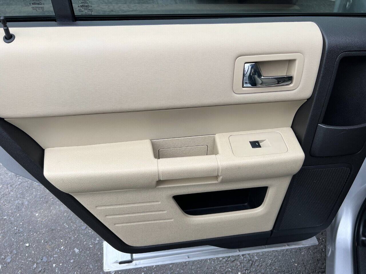 Used 2019 Ford Flex SE FWD image 22