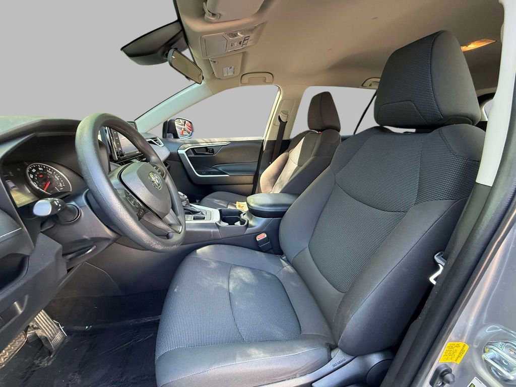 Used 2021 Toyota RAV4 LE AWD/4WD image 2