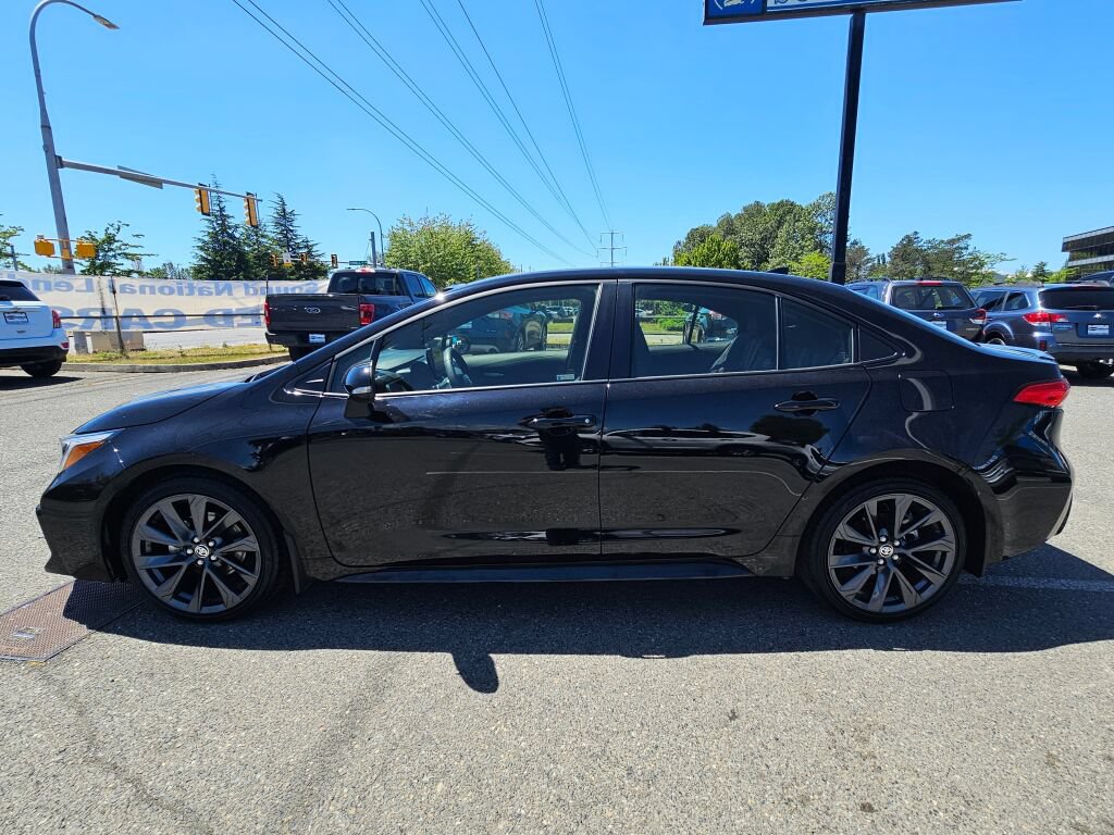 Used 2024 Toyota Corolla SE w/ SE Premium Package FWD image 2